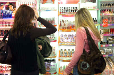 Prof Studies Holiday Shopping, Consumer Motivations