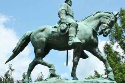 Historical Statues Offer Key Lessons: U of G Prof