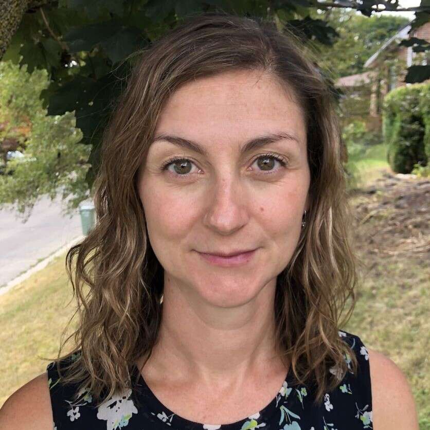 a headshot photo of Dr. Heather Murphy