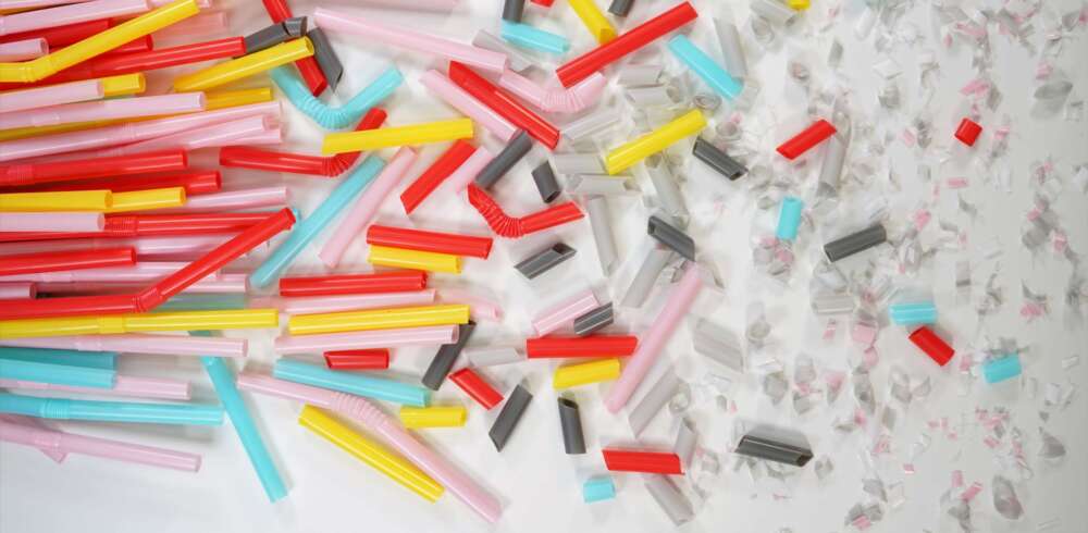 Drinking straws cut into smaller and smaller pieces are spread on a table