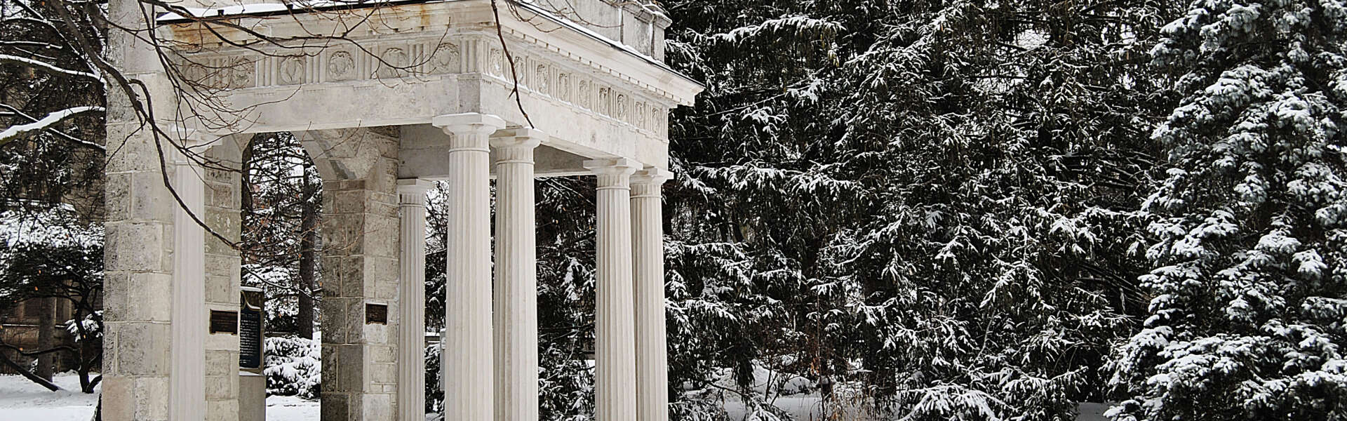 The portico on the U of G campus on a snowy day