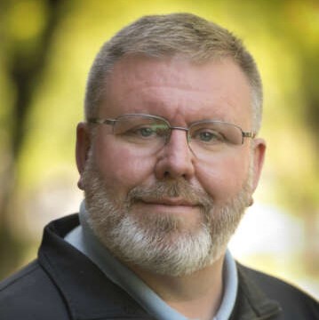 Dr. Eric Lyons in an outdoor setting
