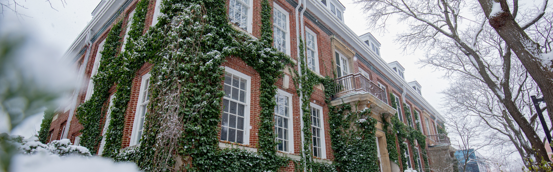 A side view of the hutt building on a snowy day.
